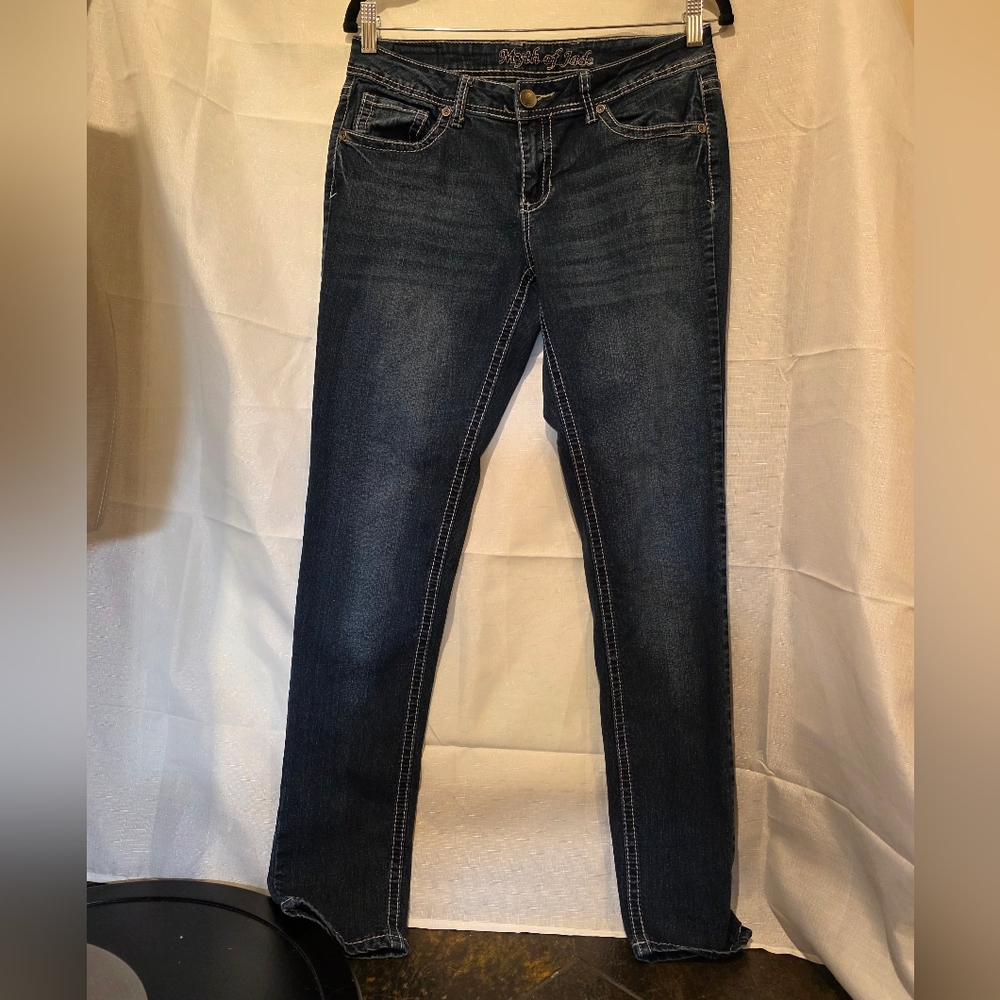 Myth Of Jade Dark Wash Jeans w/ White Stitching.  Sz 6.  EUC.